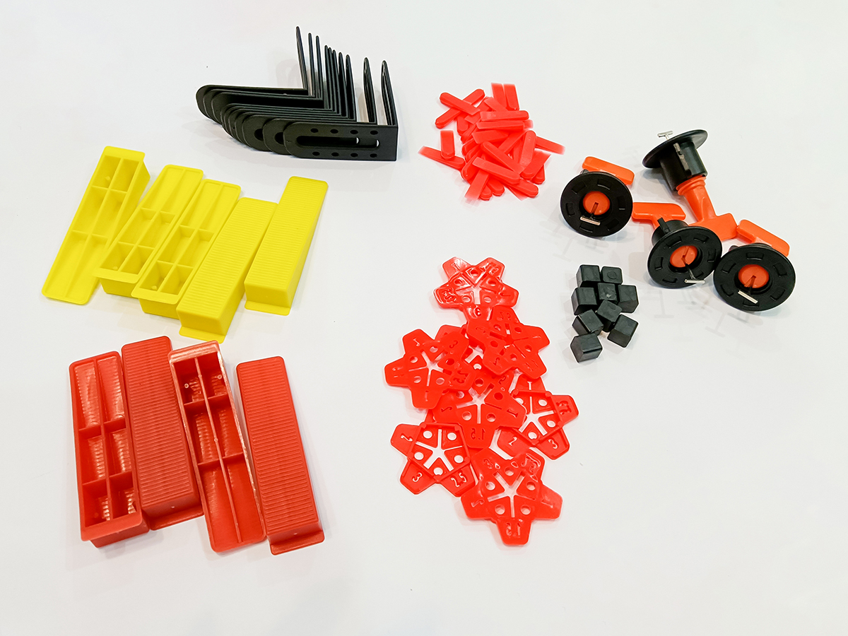 Reusable tile leveling tools set